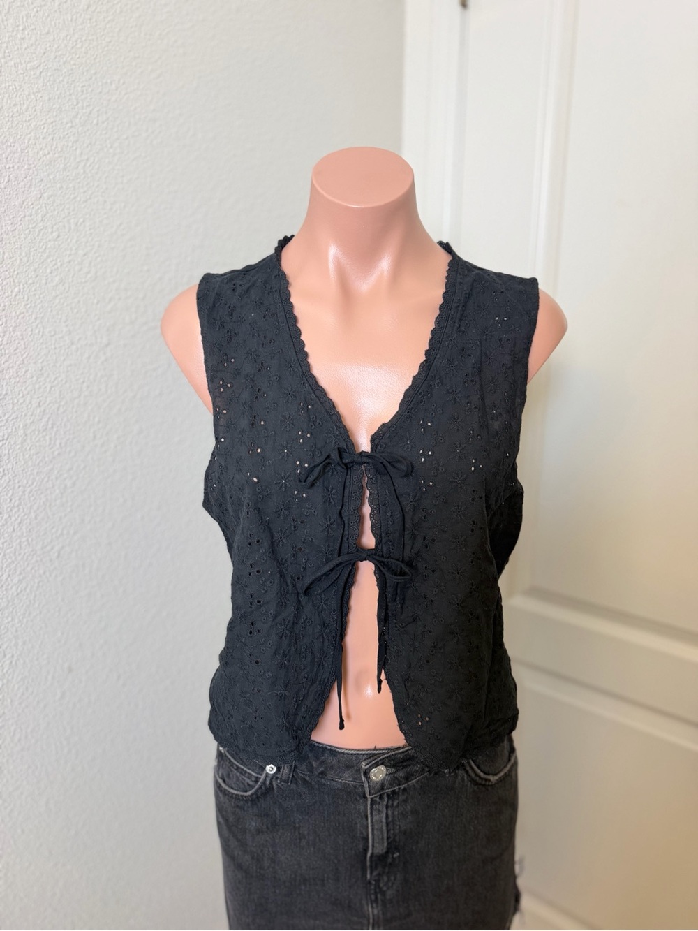 Self E Black Eyelet Tie-Front Sleeveless Tank Top